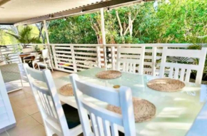 Comfortable 5 bed Boho Beachhouse -200m beach/lake